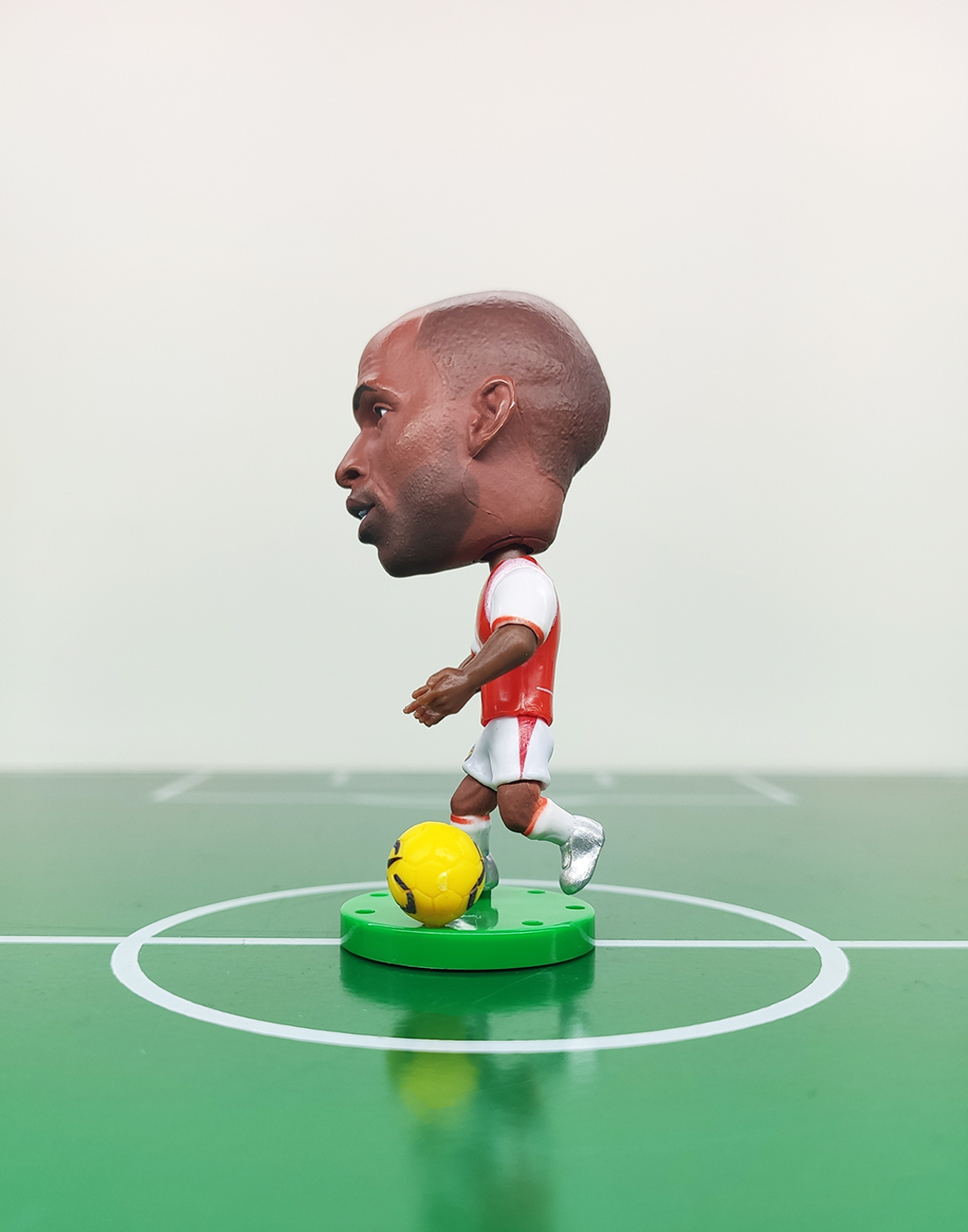 Фигурка Thierry Henry в форме Arsenal SN1-SN2-31 (6,5 см) Сувенирная фигурка Thierry Henry в форме Arsenal SN1-SN2-31 1