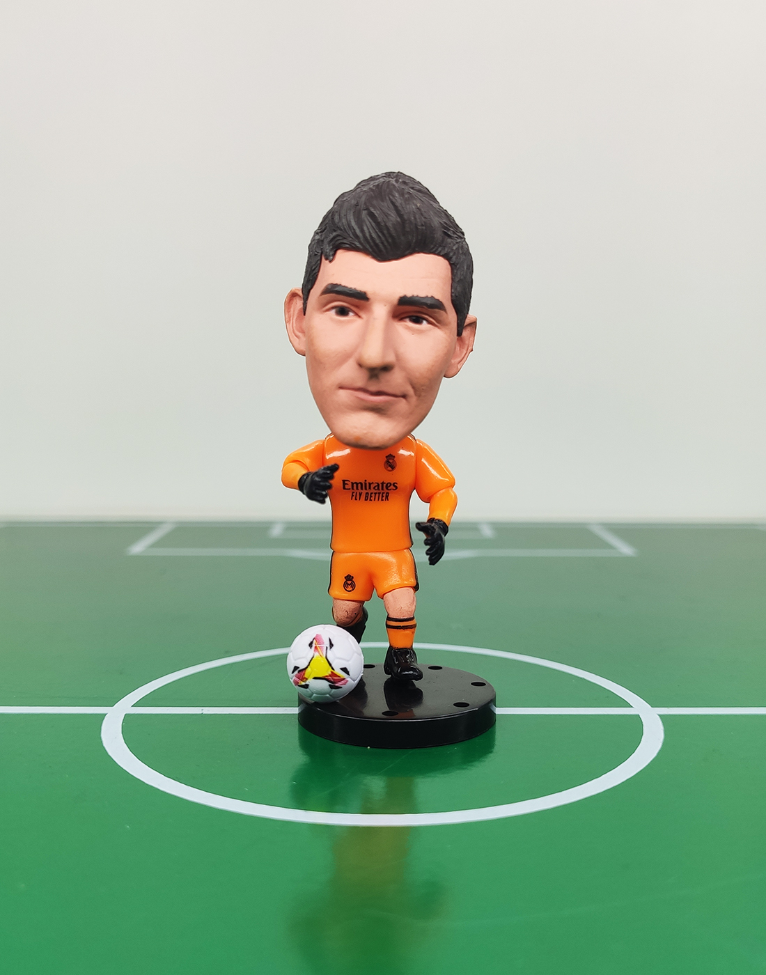Фигурка Thibaut Courtois в форме Real Madrid (6,5 см) Фигурка Thibaut Courtois в форме Real Madrid (6,5 см)